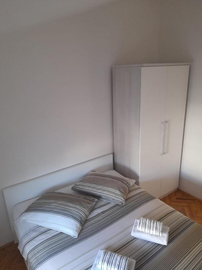 Apartman Lugovic Шибеник Екстер'єр фото