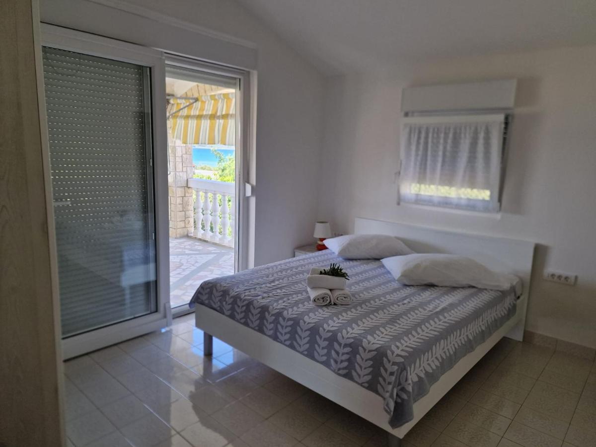 Apartman Lugovic Шибеник Екстер'єр фото