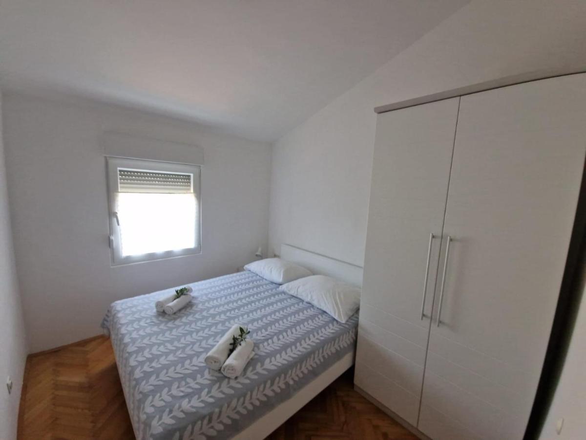Apartman Lugovic Шибеник Екстер'єр фото