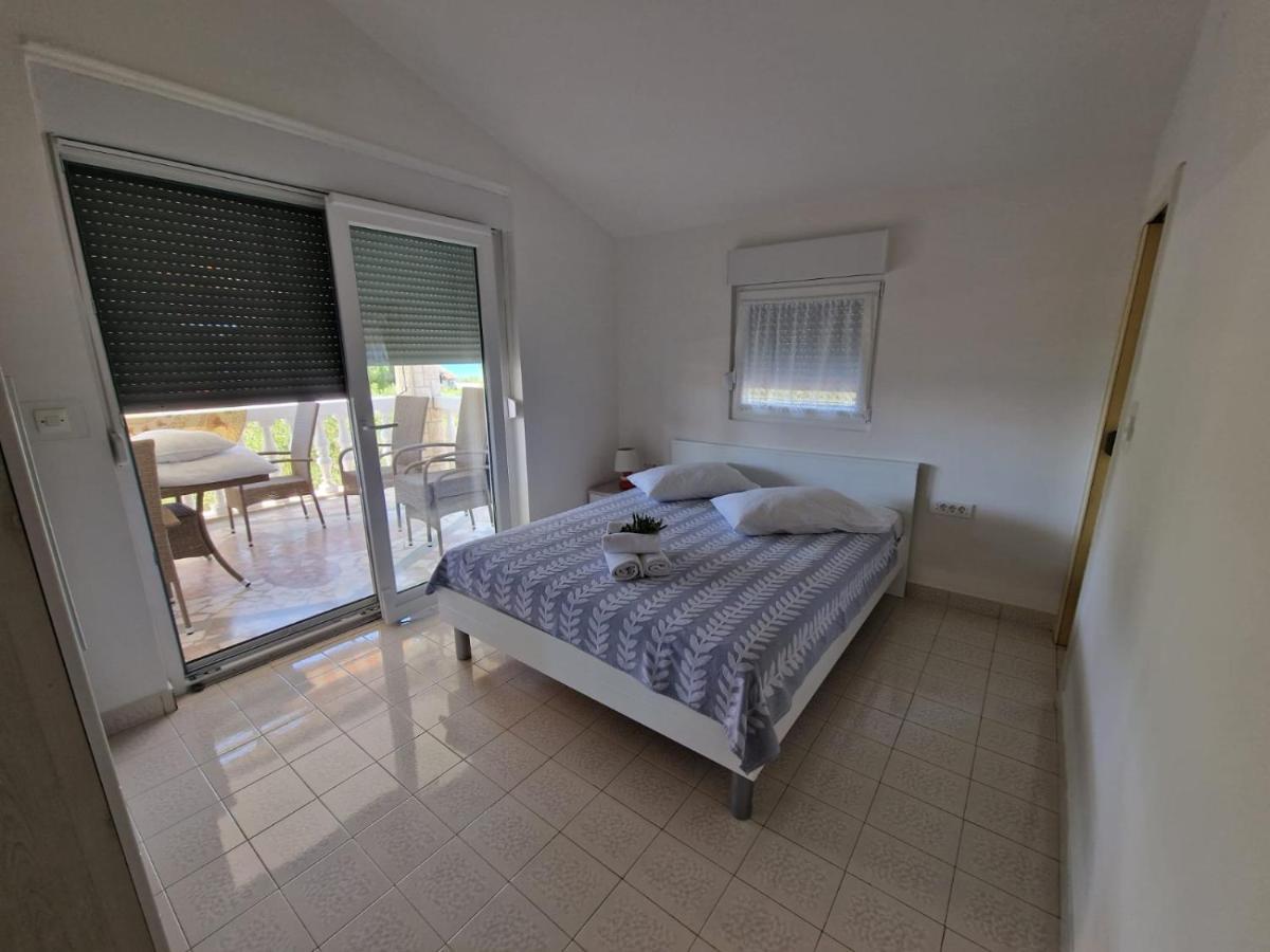 Apartman Lugovic Шибеник Екстер'єр фото
